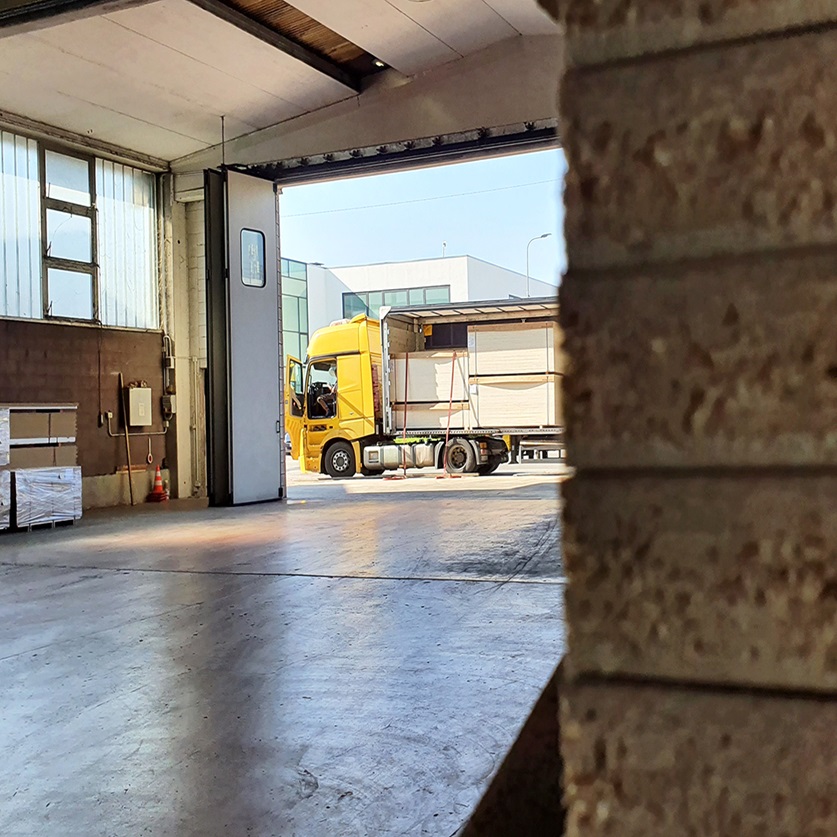 Area Consegne e Camion Aziendali